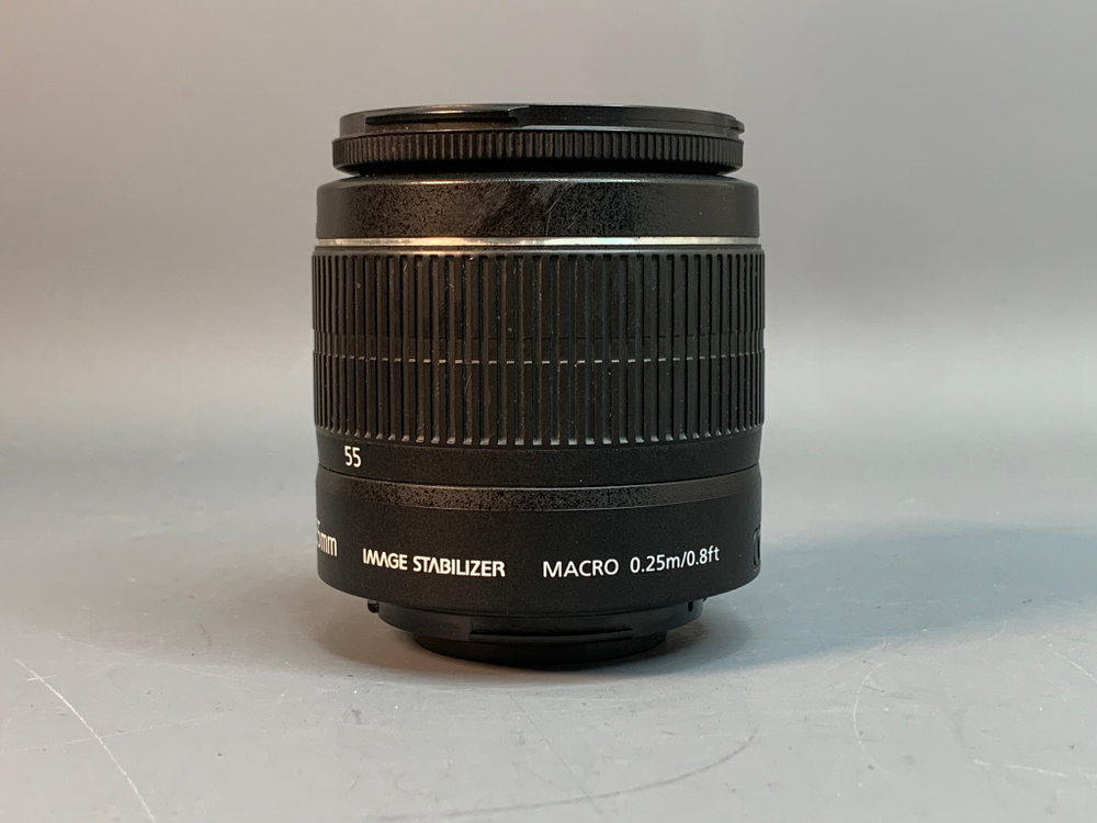 Canon 650D kit 18-55mm 3.5-5.6 IS II 12.000 кадров