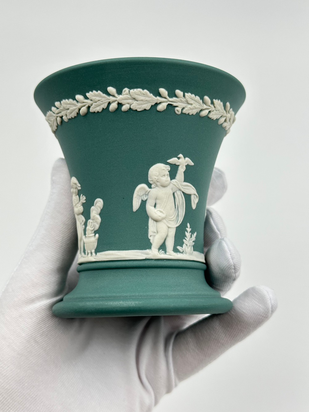 Ваза Wedgwood тёмно-зелёная