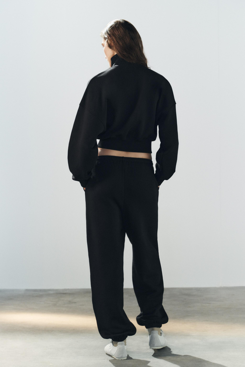 БРЮКИ-ДЖОГГЕРЫ ИЗ МЯГКОЙ ТКАНИ — ZARA