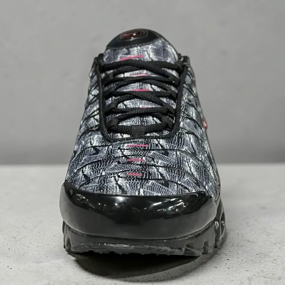 Nike Air Max Plus TN • Black Red