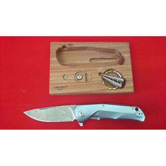 Складной нож Lion Steel "T.R.E." L/TRE-DT Lucio c клинком из стали Damasteel, рукоять титан / карбон