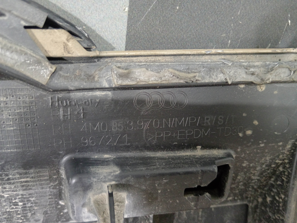 Накладка двери задней правой Audi Q7 (4M) 19-нв Б/У Оригинал 4M0853970MGRU