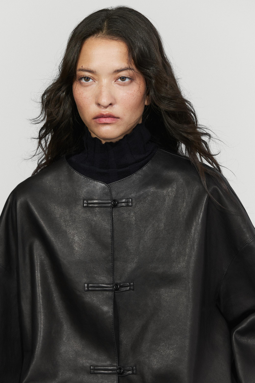 Massimo Dutti Кожаная куртка с застежками-тоггл, черный