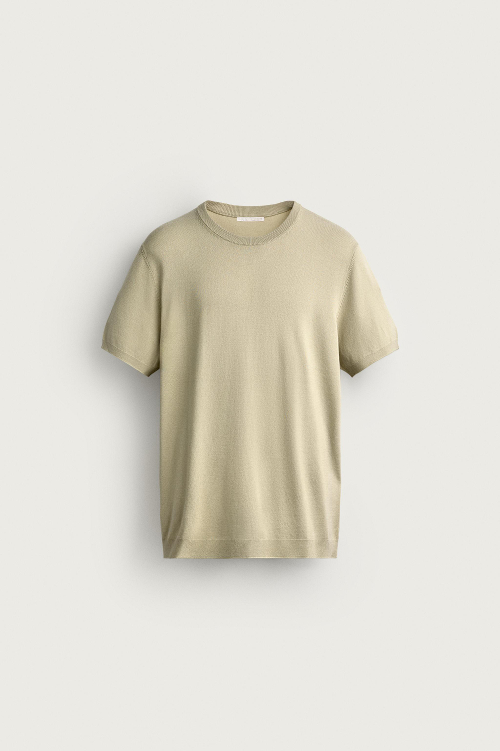 БАЗОВАЯ ФУТБОЛКА КЛАССИЧЕСКОГО КРОЯ — ZARA