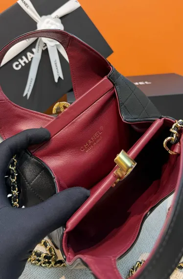 Сумка Chanel Métiers d’art 2026 Shopping Bag
