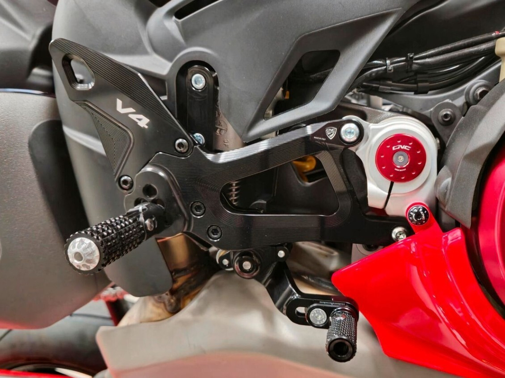 CNC Racing Регулируемый педальный узел Ducati Panigale V4 (2025 + )  PE414