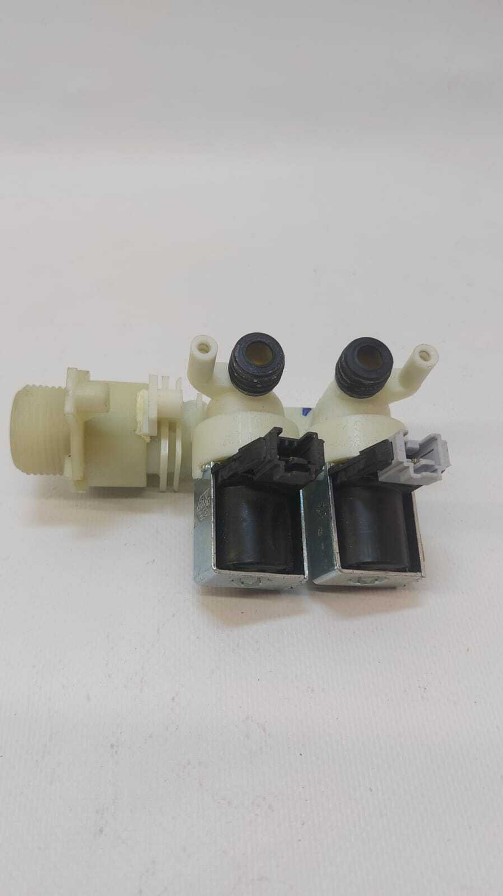 1 Клапан подачи воды для стиральной машины Ariston Indesit  C00111096 б/у