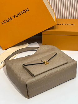 Сумка Hobo Métis Louis Vuitton цвета капучино