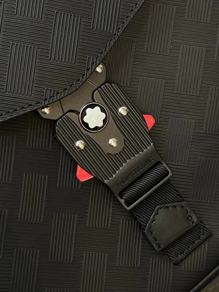 Сумка ENVELOPE MONTBLANC EXTREME 3.0 C ПРЯЖКОЙ LOCK 4810 В ВИДЕ БУКВЫ М