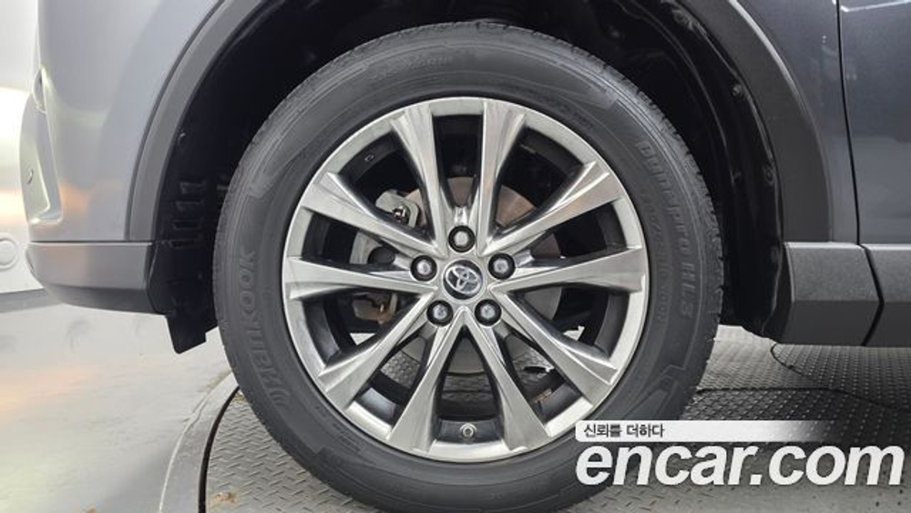Toyota RAV4 2.5 4WD Hybrid — 2017