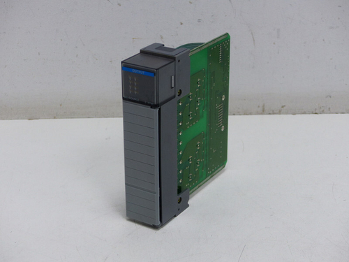 Цифровой выходной модуль Allen Bradley 1746-OBP8