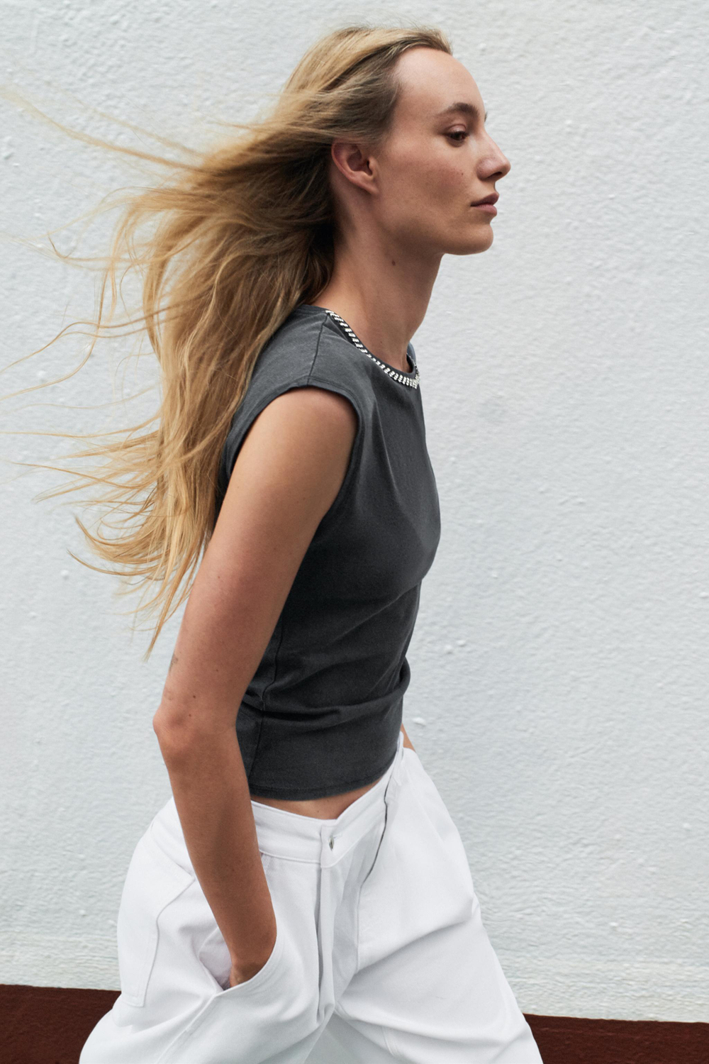 ФУТБОЛКА С ДЕКОРОМ И ЭФФЕКТОМ ПОТЕРТОСТИ — ZARA