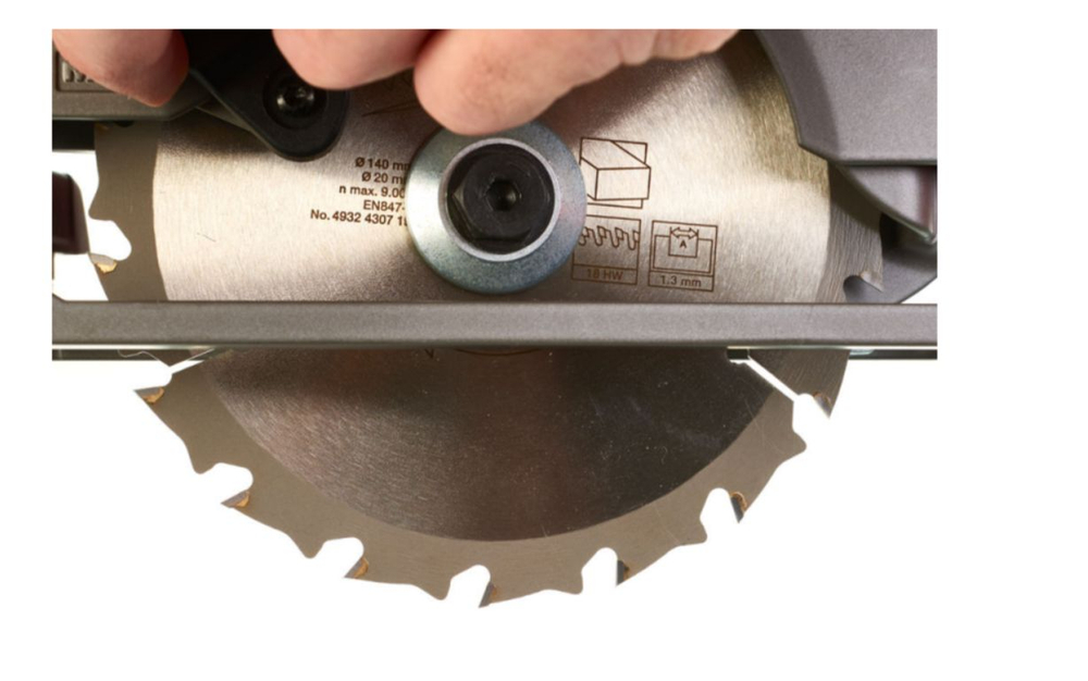 Аккумуляторная циркулярная пила Milwaukee M12 CCS44-0 FUEL 4933448225
