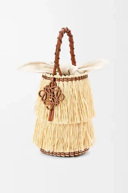 Loewe Сумка Frayed Bucket с бахромой из рафии и телячьей кожи, натуральный/коричневый