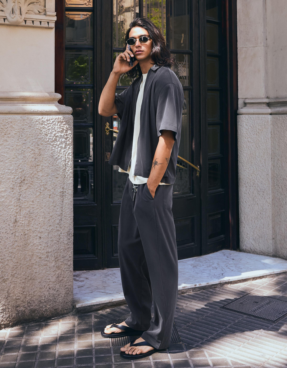 Мужская струящаяся рубашка boxy fit с коротким рукавом - BERSHKA