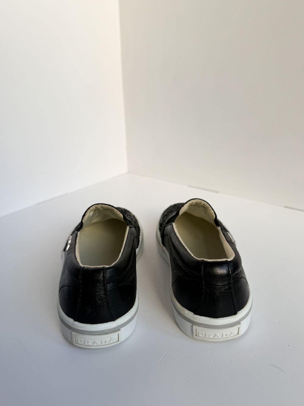 Слипоны Prada, 27