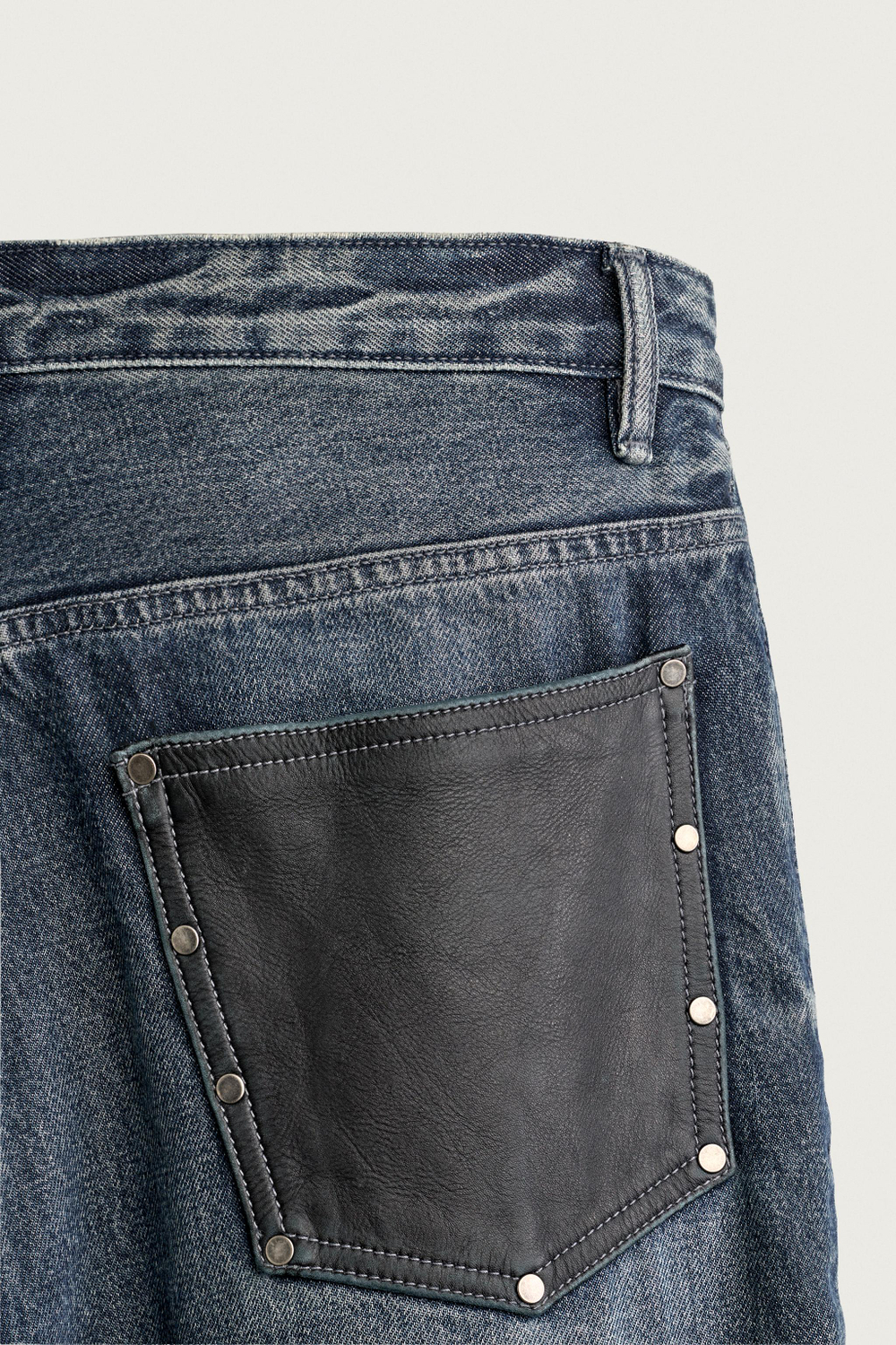 ДЖИНСЫ FLARED FIT С КОНТРАСТНЫМИ КАРМАНАМИ — ZARA