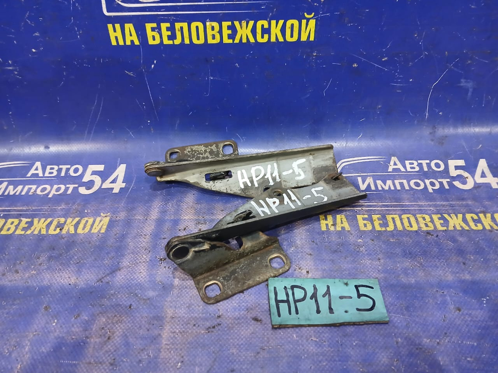 Петля капота правая NISSAN PRIMERA 1998