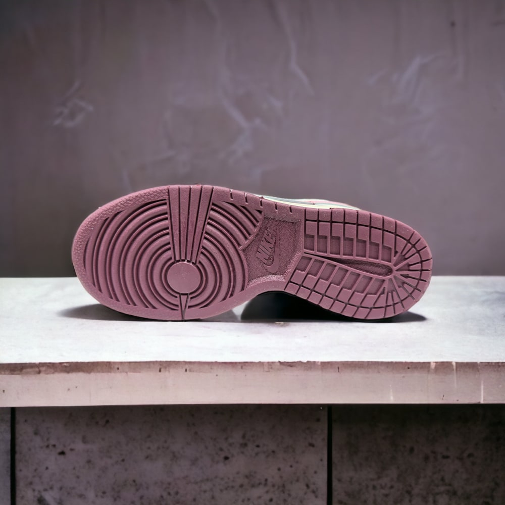 Nike SB Dunk Low • Valentine’s Day