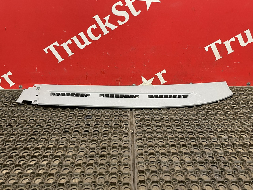 Жабо левое