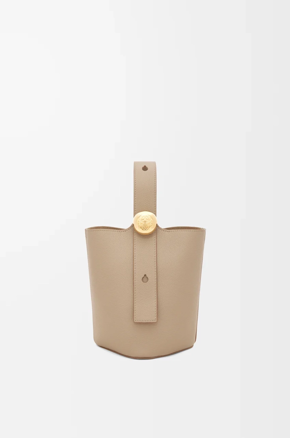 Loewe Мини-сумка-ведро Pebble из мягкой зернистой телячьей кожи, песочный