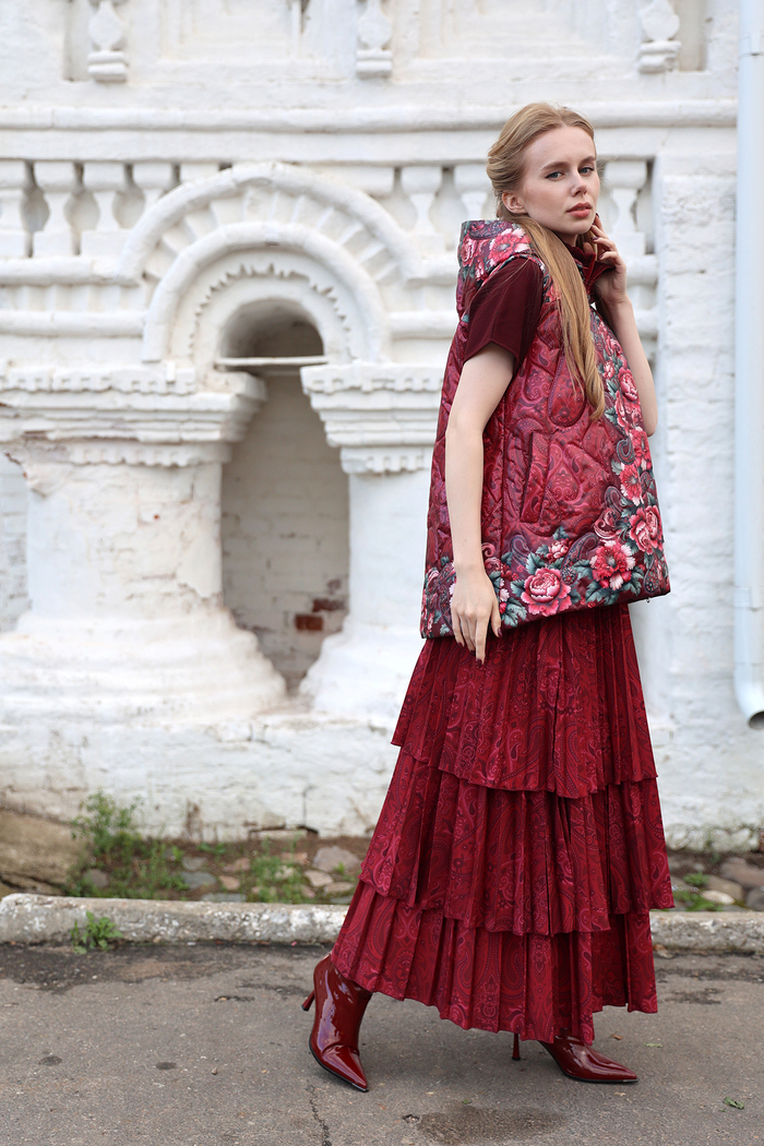 Vest “Ophelia. Peonies and Paisley”