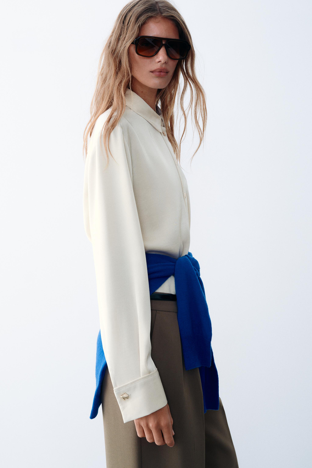 АТЛАСНАЯ РУБАШКА С ЗОЛОТИСТЫМИ ПУГОВИЦАМИ — ZARA