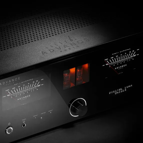 Advance Paris Apex A10 Black