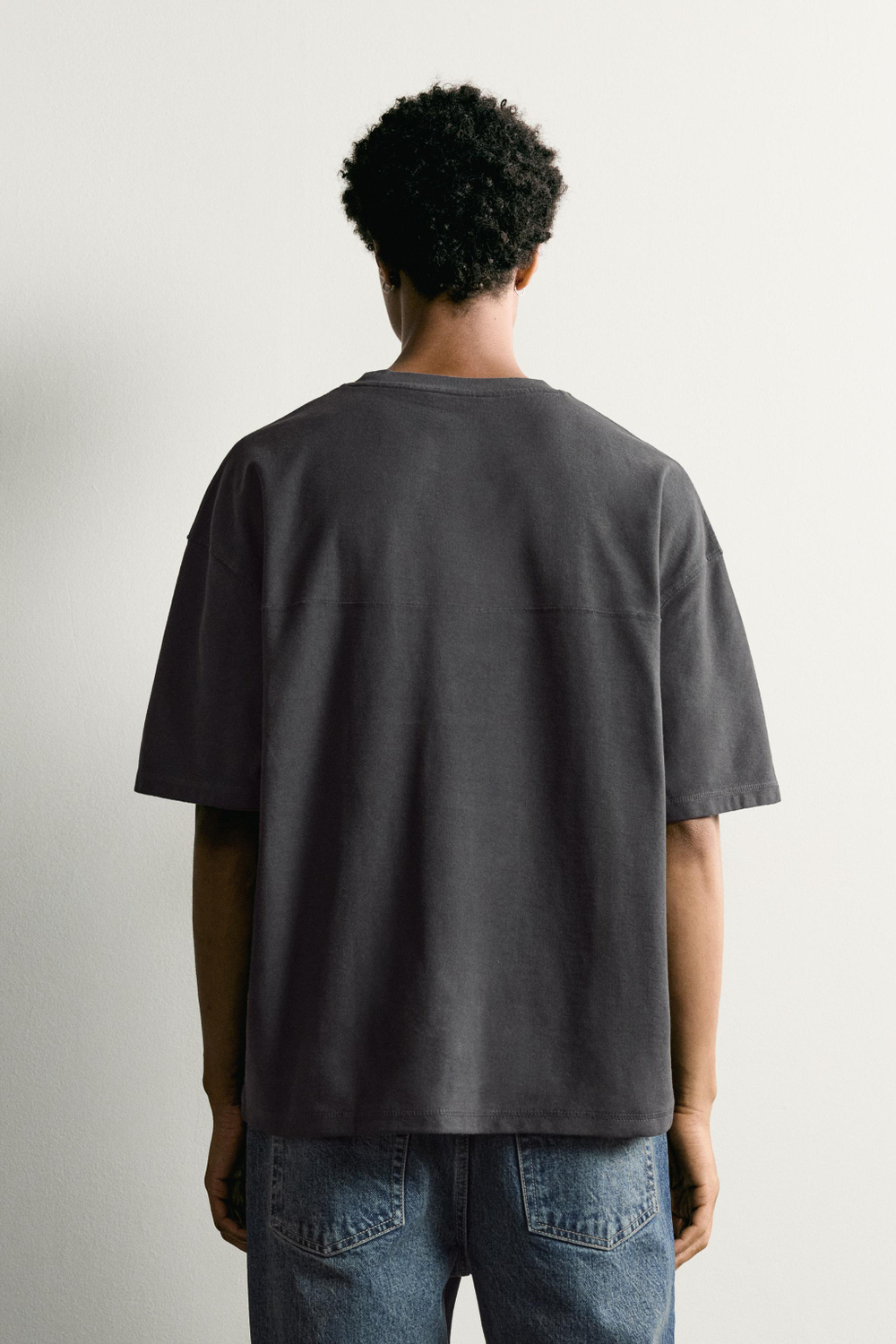 ФУТБОЛКА RELAXED FIT СО ШВОМ — ZARA
