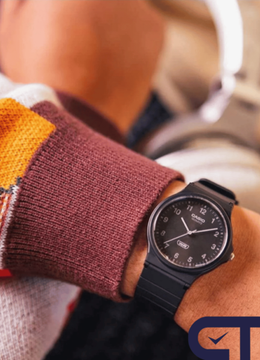 CASIO MQ-24-1B — классические аналоговые часы с чёрным циферблатом