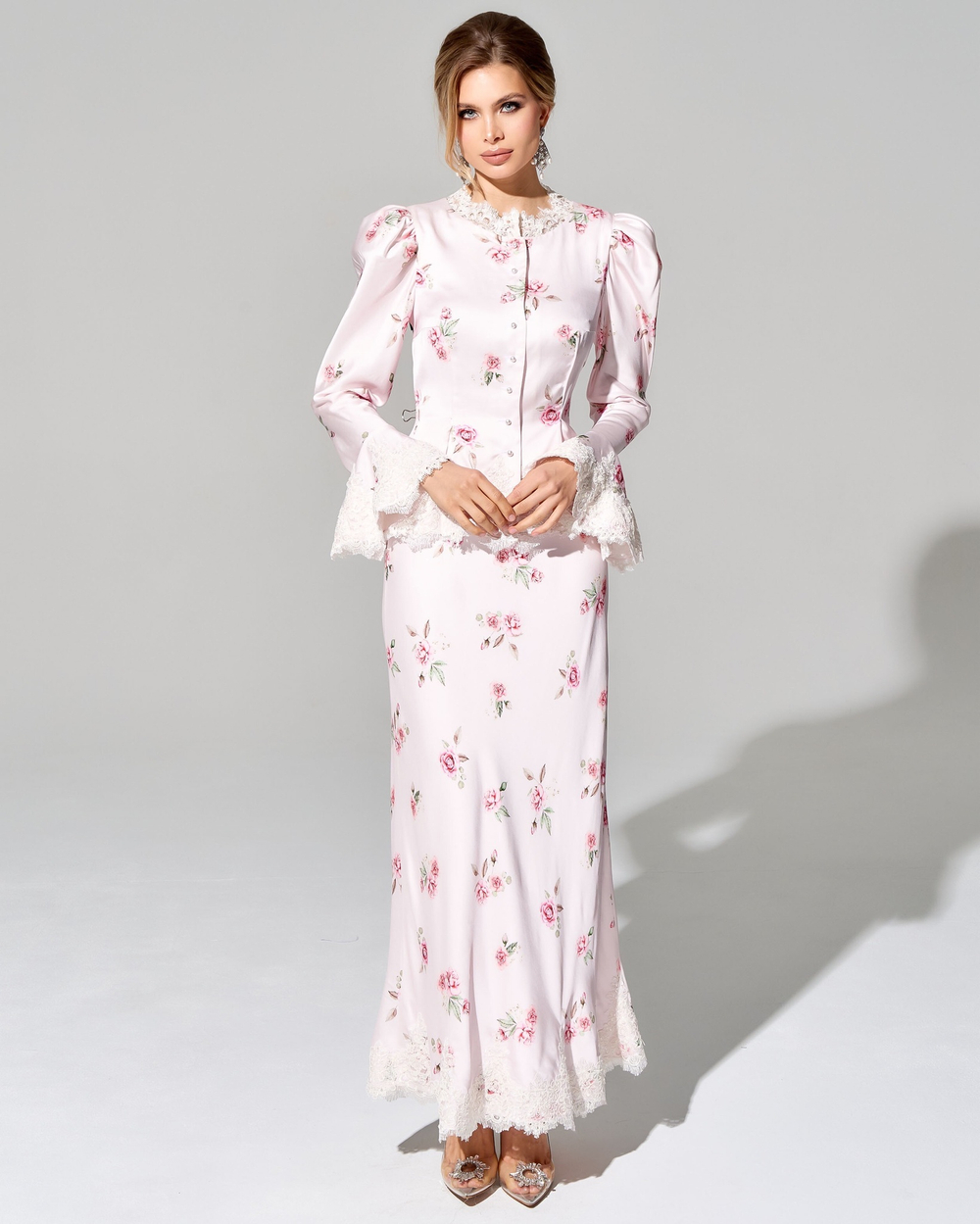 Юбка с кружевом ручной работы