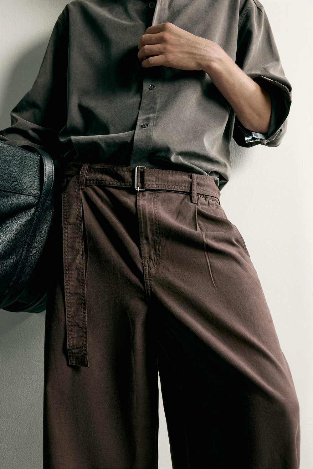 БРЮКИ RELAXED FIT СО СКЛАДКАМИ И РЕМНЕМ — ZARA