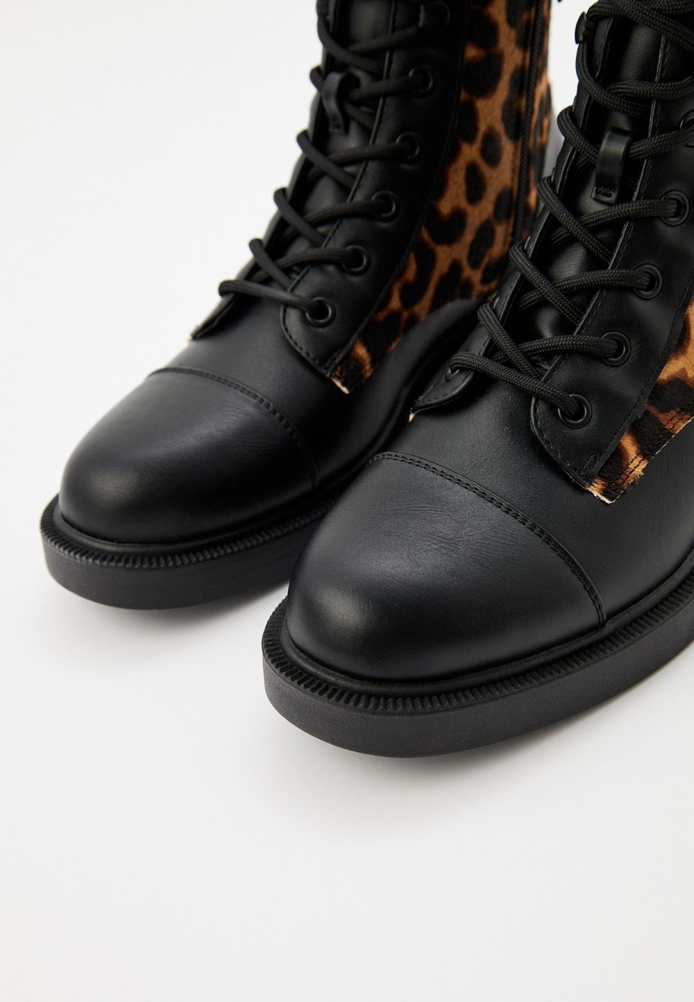 Ботинки женские GUESS FYNNY