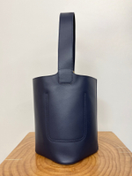 Сумка Pebble Bucket Medium, тёмно-синий цвет — фото 10