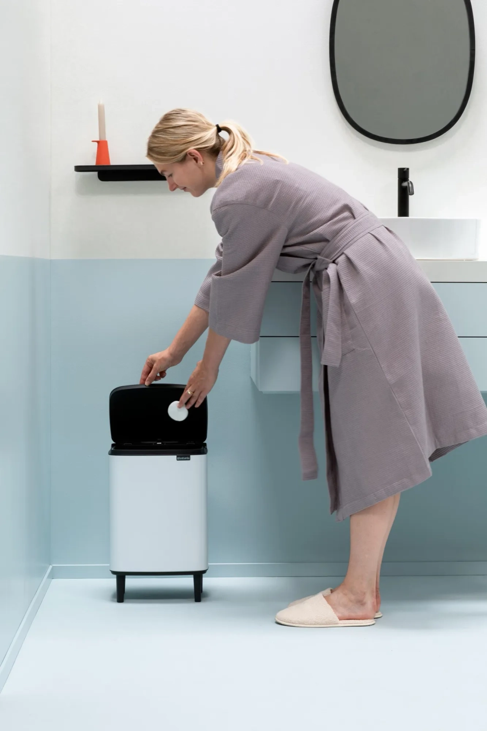 Brabantia Контейнер для мусора Bo Touch Hi 12л белый 227240