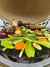 Керамический гриль Big Green Egg L Large (большой), 46 см, ножки с рукояткой, столики