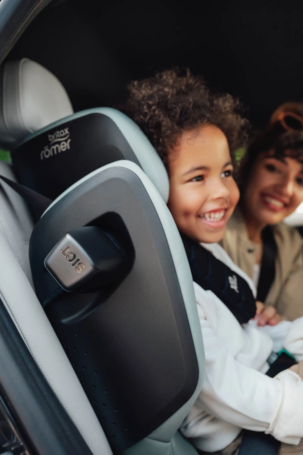 Автокресло 2/3 Britax Roemer KIDFIX PRO i-SIZE LUX Warm Caramel, 3,5 до 12 лет,15-36 кг (100-150 см), isofix, карамель
