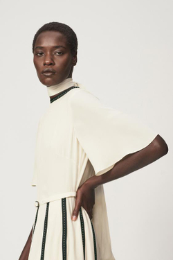 ZARA ПЛАТЬЕ С КОНТРАСТНЫМИ ЛЕНТАМИ И ЗАКЛЕПКАМИ — THE ITEM, ЭКРЮ