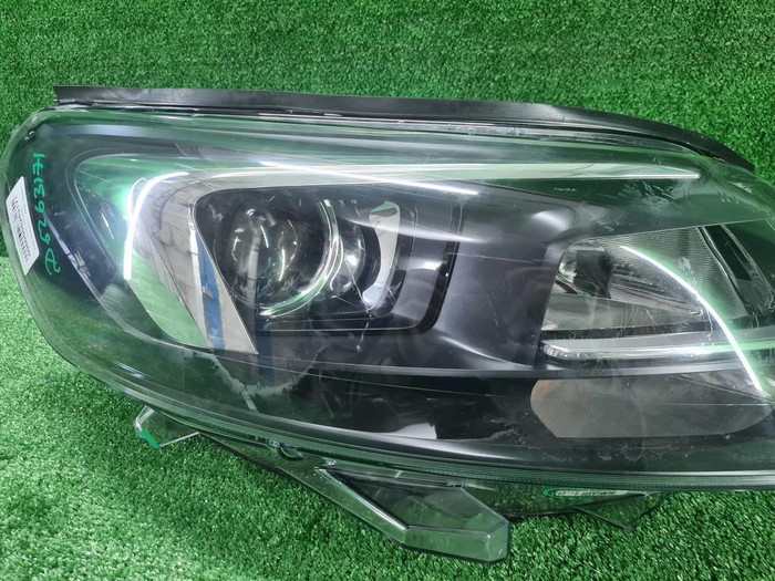 Фара правая Opel Zafira Life (2019-н.в.) ксенон