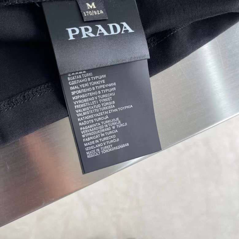 Футболка Prada