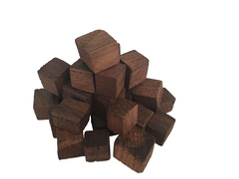 Щепа дубовая кавказская (сильный обжиг) (кубическая форма) 50 грамм