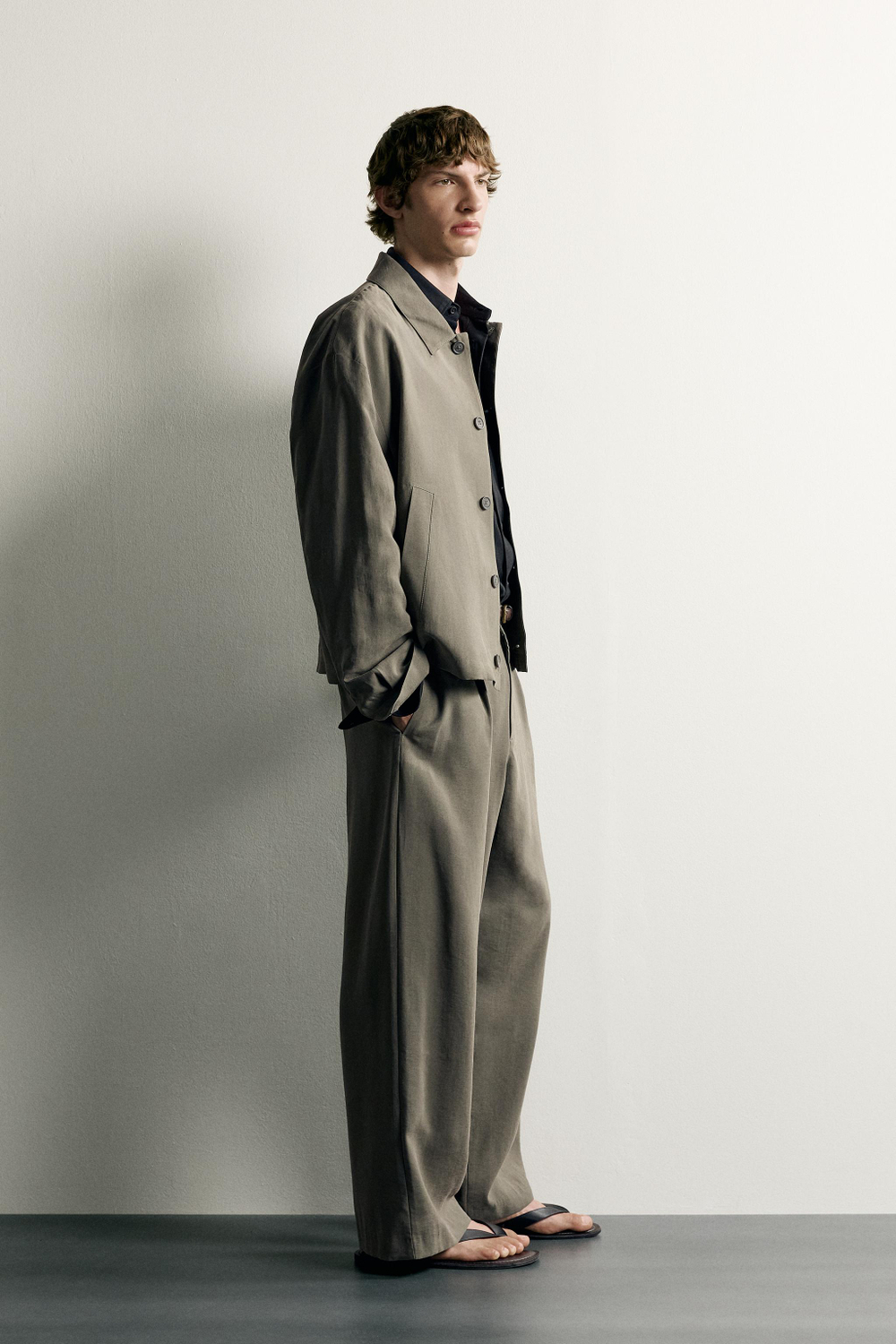 БРЮКИ RELAXED FIT СО СКЛАДКАМИ — ZARA · 0706/740