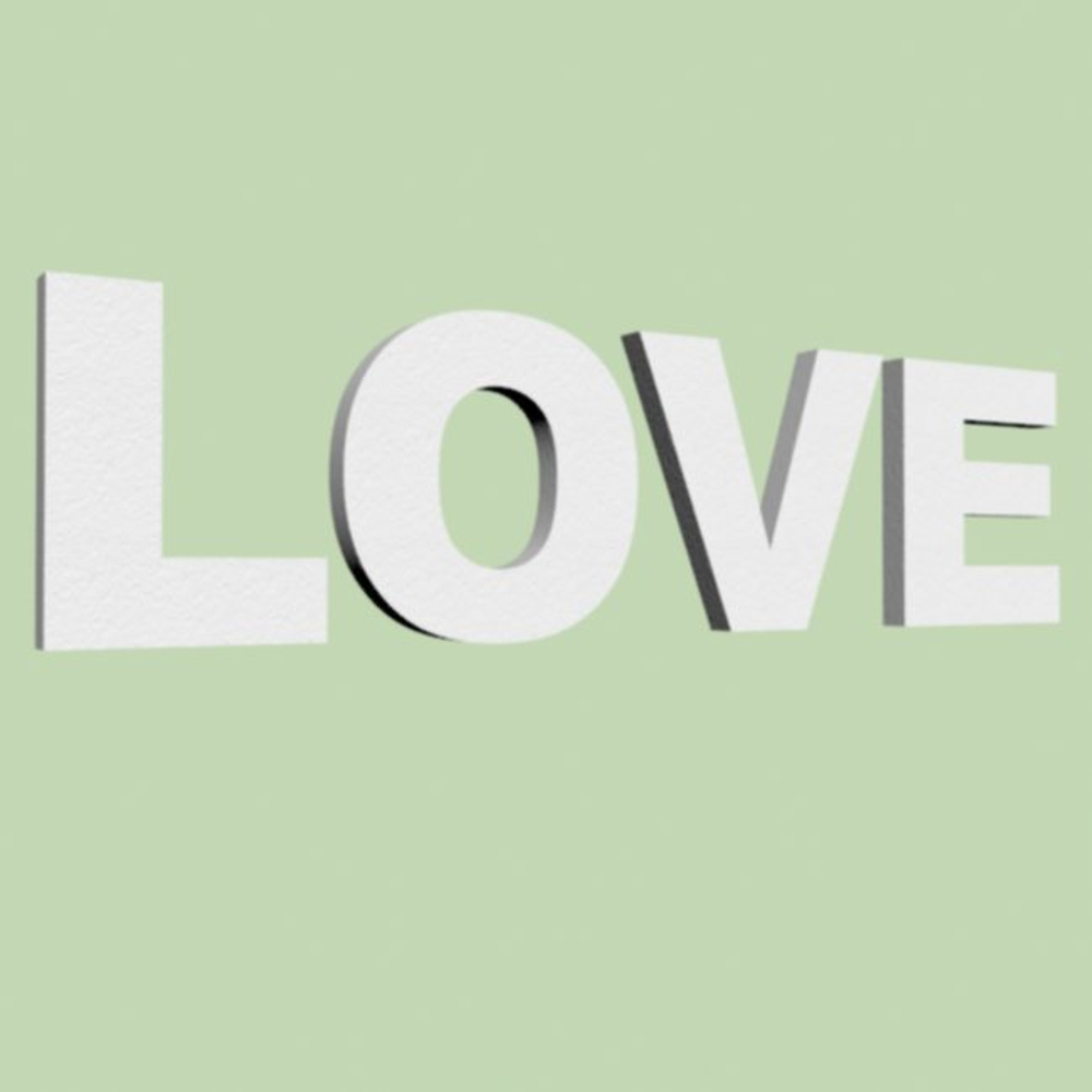 Надпись LOVE в ракурсе.
