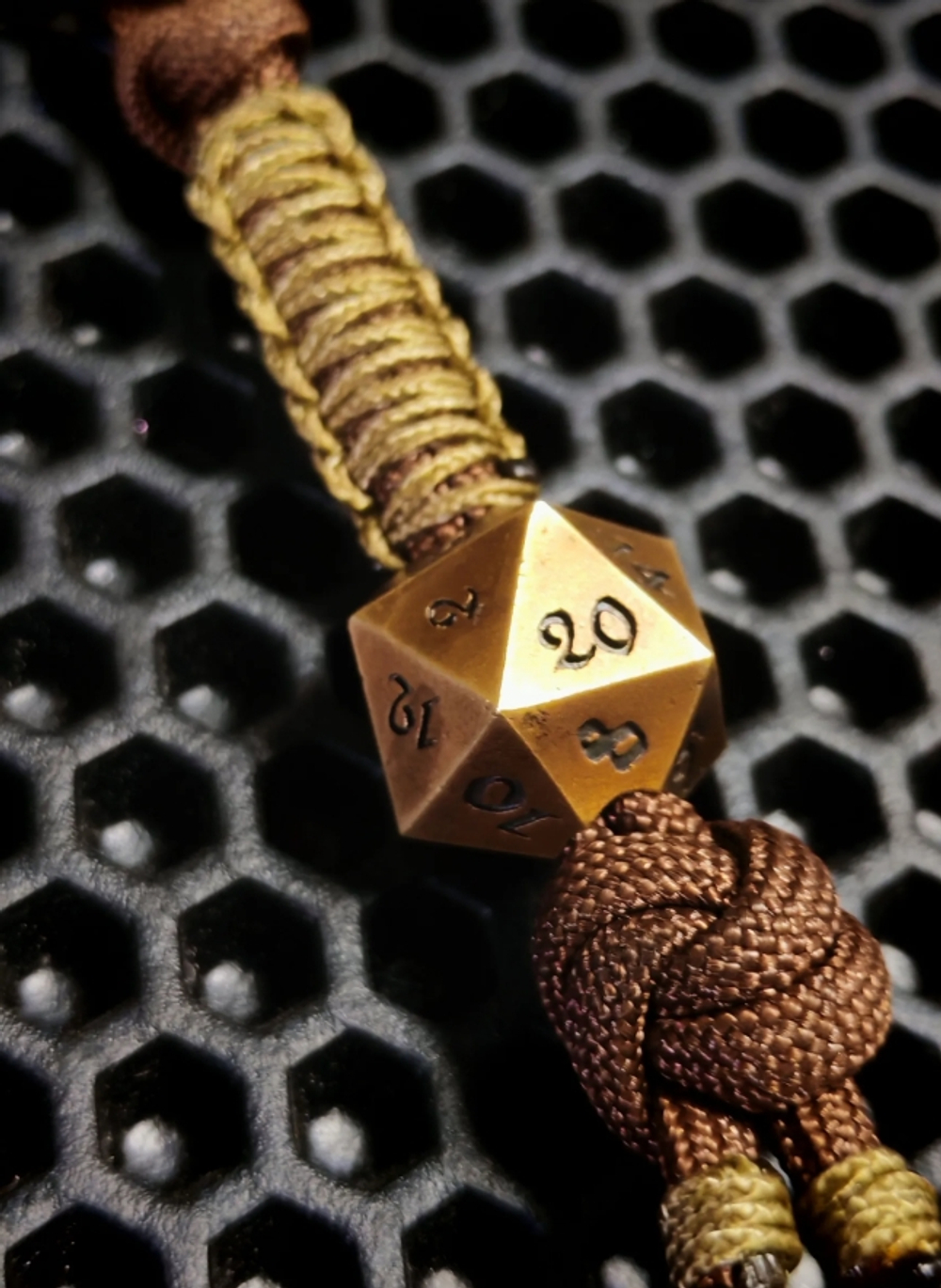 Брелок с латунной бусиной D20