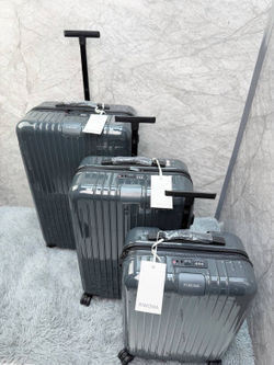Дорожный чемодан Rimowa Essential Lite