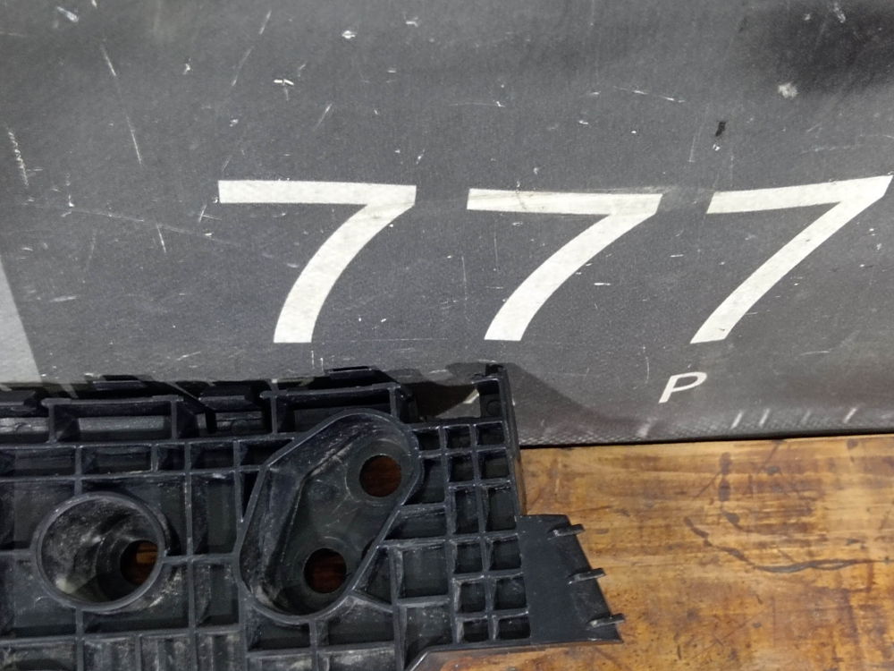 Кронштейн переднего бампера правый Tank 500 21-нв Б/У Оригинал 2803401XKV3AA