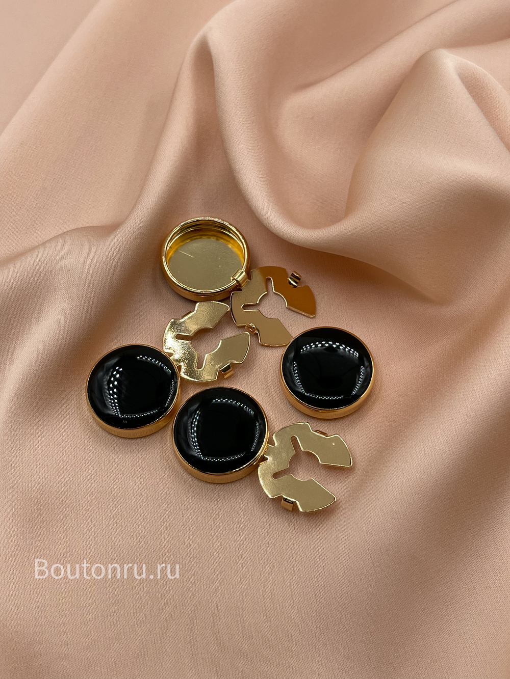 Накладка на пуговицу золотистая черная эмаль (клипсы)