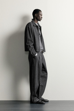 ZARA БРЮКИ ЧИНОС RELAXED FIT СО СКЛАДКАМИ, СЕРЫЙ