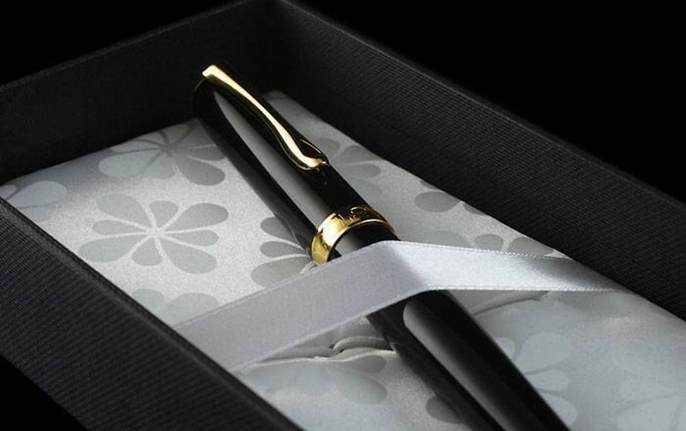 Перьевая ручка Diplomat Excellence A2 black lacquer gold F (D40203023) 4