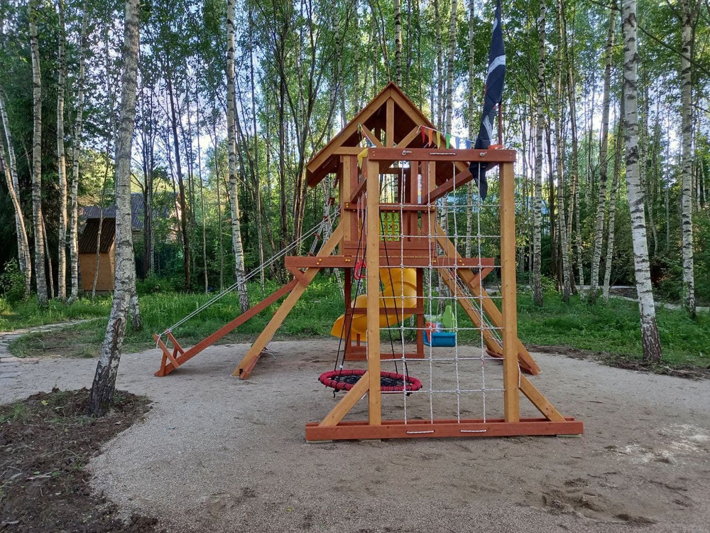 Деревянный игровой комплекс с горкой трубой